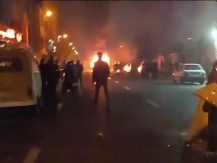 Φωτογραφία για Μεγάλες διαδηλώσεις ξέσπασαν στο Ιράν – «Τέλος στη δικτατορία» (βίντεο)