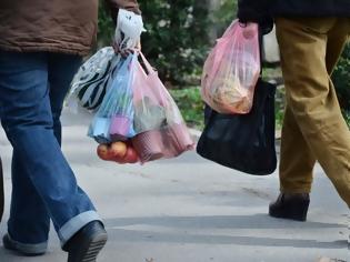 Φωτογραφία για ΤΕΛΟΣ ΟΙ ΠΛΑΣΤΙΚΕΣ ΣΑΚΟΥΛΕΣ ΑΠΟ ΑΥΡΙΟ ΠΡΩΤΗ ΤΟΥ ΝΕΟΥ ΕΤΟΥΣ