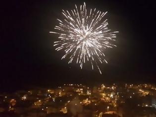Φωτογραφία για Λαμία: Η Χρονιά άλλαξε με πυροτεχνήματα στην πόλη [video]