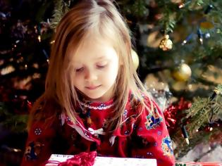 Φωτογραφία για 4 χριστουγεννιάτικες συνήθειες που θα μας λείψουν όταν τα παιδιά μεγαλώσουν