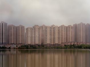Φωτογραφία για Γιατί υπάρχουν τεράστιες πόλεις - φαντάσματα στην Κίνα