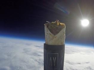 Φωτογραφία για Και όμως... ένα κεμπάπ ταξίδεψε στο διάστημα [video]
