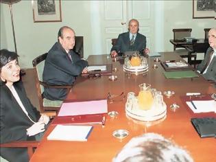 Φωτογραφία για Σκοπιανό: Εκατοντάδες Καθηγητές Πανεπιστημίου καλούν τον Πρόεδρο της Δημοκρατίας να εφαρμόσει την απόφαση των πολιτικών αρχηγών του 1992