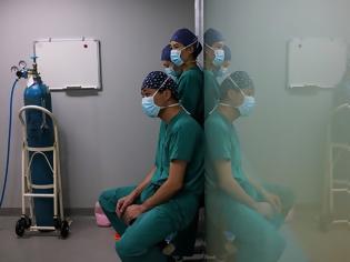 Φωτογραφία για Γιατρός στην Κίνα κατέρρευσε και πέθανε έπειτα από 18 ώρες συνεχόμενης δουλειάς
