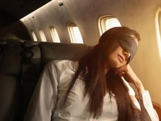 Φωτογραφία για Σοκ σε αεροπλάνο: Την έγδυσε και την έτριβε ενώ κοιμόταν