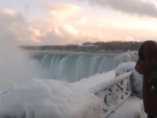 Φωτογραφία για Εκπληκτικό βίντεο από τους παγωμένους καταρράκτες του Νιαγάρα