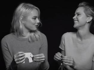Φωτογραφία για Jennifer Lawrence και Emma Stone απαντούν στις πιο απρόσμενες ερωτήσεις μαζί σε ένα βίντεο