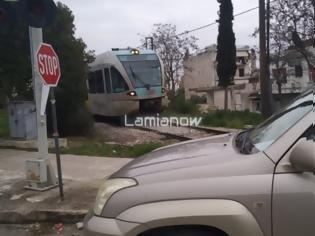 Φωτογραφία για Παγκράτι-Λαμία: Σταμάτησε το τρένο για να ψωνίσει στην… λαϊκή [photos+video]