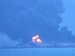 Φωτογραφία για Σαγκάη: Το ιρανικό δεξαμενόπλοιο κινδυνεύει να εκραγεί - Μετέφερε 136.000 τόνους πετρέλαιο!