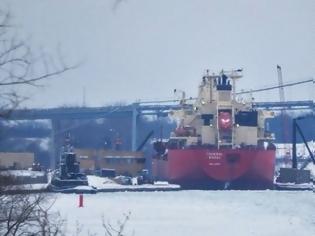 Φωτογραφία για Φορτηγό πλοίο κόλλησε λόγω πάγου στο St. Lawrence