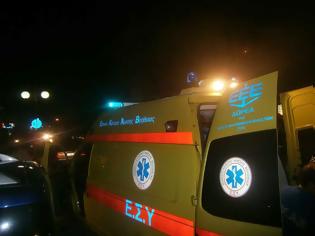 Φωτογραφία για Αυτοκίνητο διέλυσε περίπτερο στο Παλαιό Φάληρο - Στο νοσοκομείο υπάλληλος