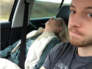 Φωτογραφία για Οδηγός τραβάει φωτογραφίες την συνοδηγό γυναίκα του που συνεχώς... κοιμάται