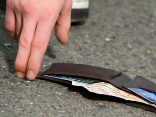 Φωτογραφία για Κρήτη: Ποδοσφαιριστής βρήκε τσάντα με χρήματα και την παρέδωσε