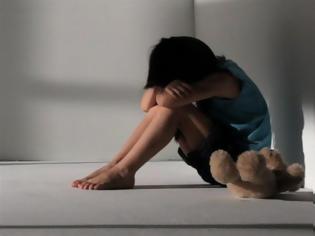 Φωτογραφία για Φρίκη από την υπόθεση βιασμού του 7χρονου κοριτσιού από τον παΤέρα της [Βίντεο]