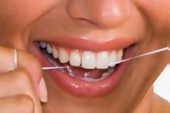 Πώς να διατηρείτε καθαρά τα δόντια σας