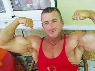 Φωτογραφία για Αυτός είναι ο bodybuilderας φρουρός του Αρχιεπισκόπου [photos]