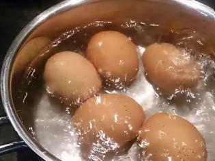 Φωτογραφία για Πώς να μην σπάνε τα αβγά όταν τα βράζετε