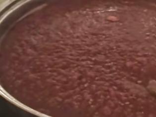 Φωτογραφία για Δείτε τον καλύτερο τρόπο για να κάνετε σπιτική κονσέρβα ντομάτας [video]