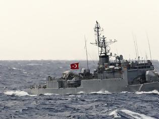 Φωτογραφία για ΕΚΤΑΚΤΟ – Φλέγεται η τουρκική κορβέτα TCG Beykoz (F503) – 11 Τούρκοι μεταφέρθηκαν στα επείγοντα