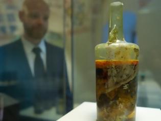Φωτογραφία για Το παλαιότερο κλειστό μπουκάλι κρασιού παραμένει σφραγισμένο από τον 4ο αιώνα [photos]