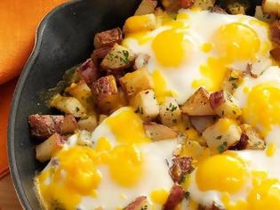 Φωτογραφία για Αυγά μάτια στο φούρνο με πατάτες και τυρί.
