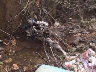 Φωτογραφία για Κατεβάζει νερό και σκουπίδια ο χείμαρρος Γερομπόρος στη Μπαμπίνη (ΔΕΙΤΕ ΦΩΤΟ)