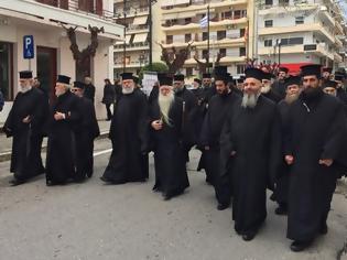 Φωτογραφία για ''Ιερή'' πορεία για το Σκοπιανό στο Αίγιο (βίντεο)