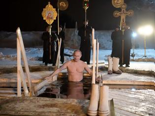 Φωτογραφία για Ο Πούτιν βούτηξε για τον Σταυρό στα Θεοφάνεια, σε παγωμένη λίμνη