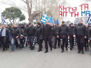 Φωτογραφία για Παρών και ο Ηλίας Κασιδιάρης με μέλη της Χρυσής Αυγής στο συλλαλητήριο για την Μακεδονία [Βίντεο]