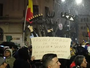 Φωτογραφία για Πάνω από 30.000 Ρουμάνοι διαδήλωσαν υπό χιονόπτωση κατά της διαφθοράς