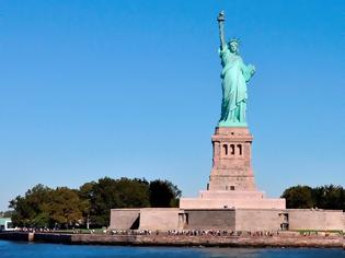 Φωτογραφία για ΗΠΑ: Γλιτώνει το «shutdown» και ανοίγει ξανά αύριο το Άγαλμα της Ελευθερίας