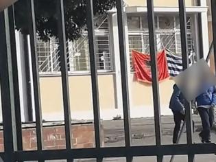 Φωτογραφία για Ανάρτησαν Αλβανική σημαία σε γυμνάσιο των Χανίων (βίντεο)