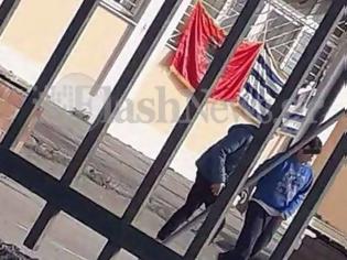 Φωτογραφία για Χανιά: Ανατροπή δεδομένων για την αλβανική σημαία σε σχολείο – Ο διευθυντής αποκάλυψε την αλήθεια [Βίντεο]