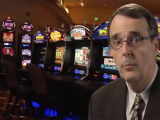 Φωτογραφία για ΘΑ ΠΑΘΕΤΕ ΠΛΑΚΑ: Αμερικάνος κατασκευαστής εξηγεί πως να κερδίζεις στα φρουτάκια του Καζίνο... [video]