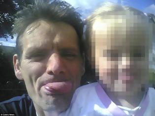 Φωτογραφία για Βρετανία: Πόσταρε φωτογραφία της κόρης του και μετά την έσφαξε (Photos)