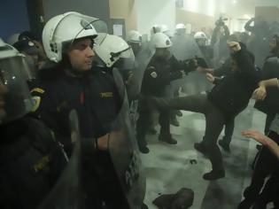 Φωτογραφία για Αστυνόμοι Ελλάδος: «Μας χρησιμοποιούν ως ειδικούς εκκαθαριστές στους πλειστηριασμούς»