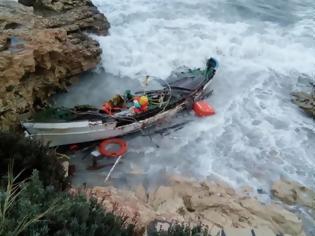 Φωτογραφία για Νεκρός 56χρονος ψαράς στην Κρήτη - Δείτε τα συντρίμμια της βάρκας