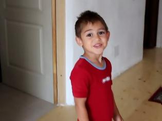 Φωτογραφία για ΚΑΜΑΡΩΣΤΕ ΤΟΝ: Ένα 5χρονο αγόρι κάνει push ups 90 μοιρών... [video]