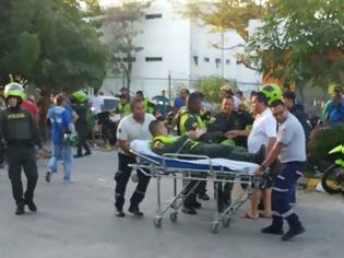 Φωτογραφία για Βομβιστική επίθεση στην Κολομβία: Τρεις αστυνομικοί νεκροί και 34 τραυματίες