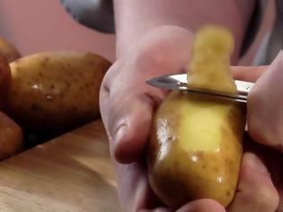 Φωτογραφία για Μην πετάτε τις φλούδες από τις πατάτες – Δείτε γιατί!