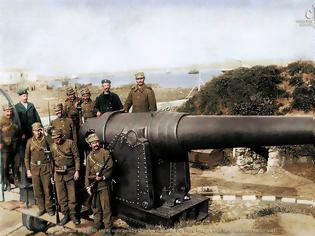 Φωτογραφία για Πρέβεζα, Οκτώβριος 1912. Έλληνες στρατιώτες φωτογραφίζονται σε καταληφθέν τουρκικό πυροβόλο στο Φρούριο Παντοκράτορος (Καρά Μπαμπ)