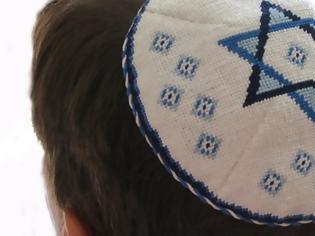 Φωτογραφία για Χτύπησαν 8χρονο παιδί που φορούσε το παραδοσιακό εβραϊκό σκουφάκι