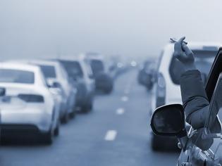 Φωτογραφία για Eγκύκλιος: Πρόστιμα μέχρι και 1.500 ευρώ σε οδηγούς που καπνίζουν με παιδιά στο αυτοκίνητο