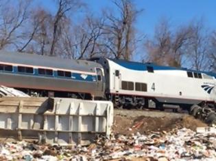 Φωτογραφία για ΗΠΑ: Τρένο που μετέφερε ρεπουμπλικανούς γερουσιαστές συγκρούστηκε με απορριματοφόρο