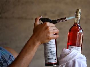 Φωτογραφία για 10 ασυνήθιστοι τρόποι για να ανοίξεις ένα μπουκάλι κρασί [Video]