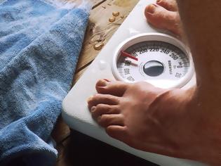 Φωτογραφία για Απώλεια βάρους 2 κιλά/μήνα: Πόσες θερμίδες αντιστοιχούν σε 1 κιλό σωματικού λίπους