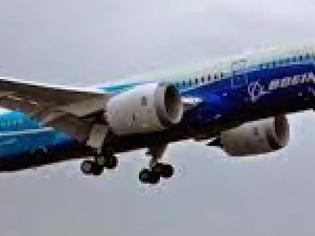 Φωτογραφία για Δείτε τη συγκλονιστική στιγμή που ένα Boeing χάνει τον κινητήρα του εν πτήσει... [video]