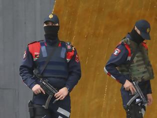 Φωτογραφία για Αλβανικά ΜΜΕ: Σύλληψη Έλληνα απότακτου αστυνομικού για τη δολοφονία βαρόνου ναρκωτικών