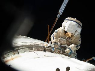 Φωτογραφία για Πρώτος «περίπατος» στο Διάστημα για τους δύο Ρώσους κοσμοναύτες