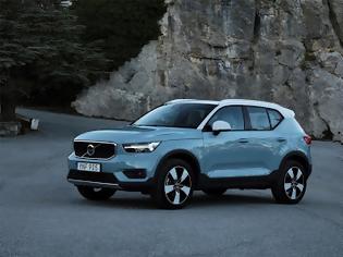 Φωτογραφία για Το νέο Volvo XC40 έφτασε στην Ελλάδα - το πρώτο αυτοκίνητο εκτίθεται στο stand της Volvo στο εμπορικό κέντρο Golden Hall, στο Μαρούσι